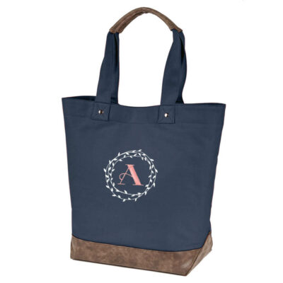 Resort Tote with Wreath Monogram